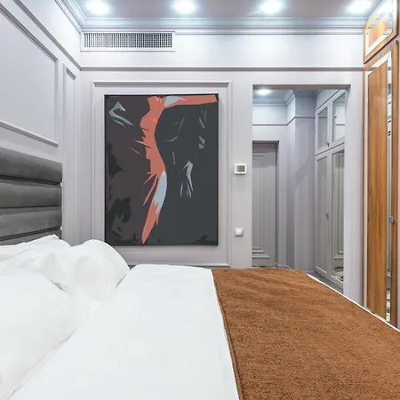 Airport Hotel Nysha Palace